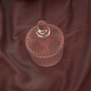 Elegant pink Dappen dish for nails